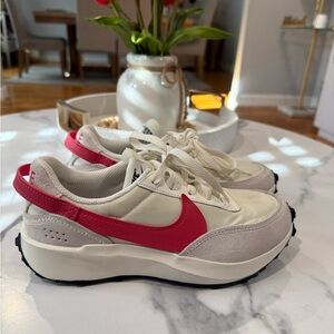 Nike waffle debut sail aster Women's White and pink Sneakers size 6 new with box